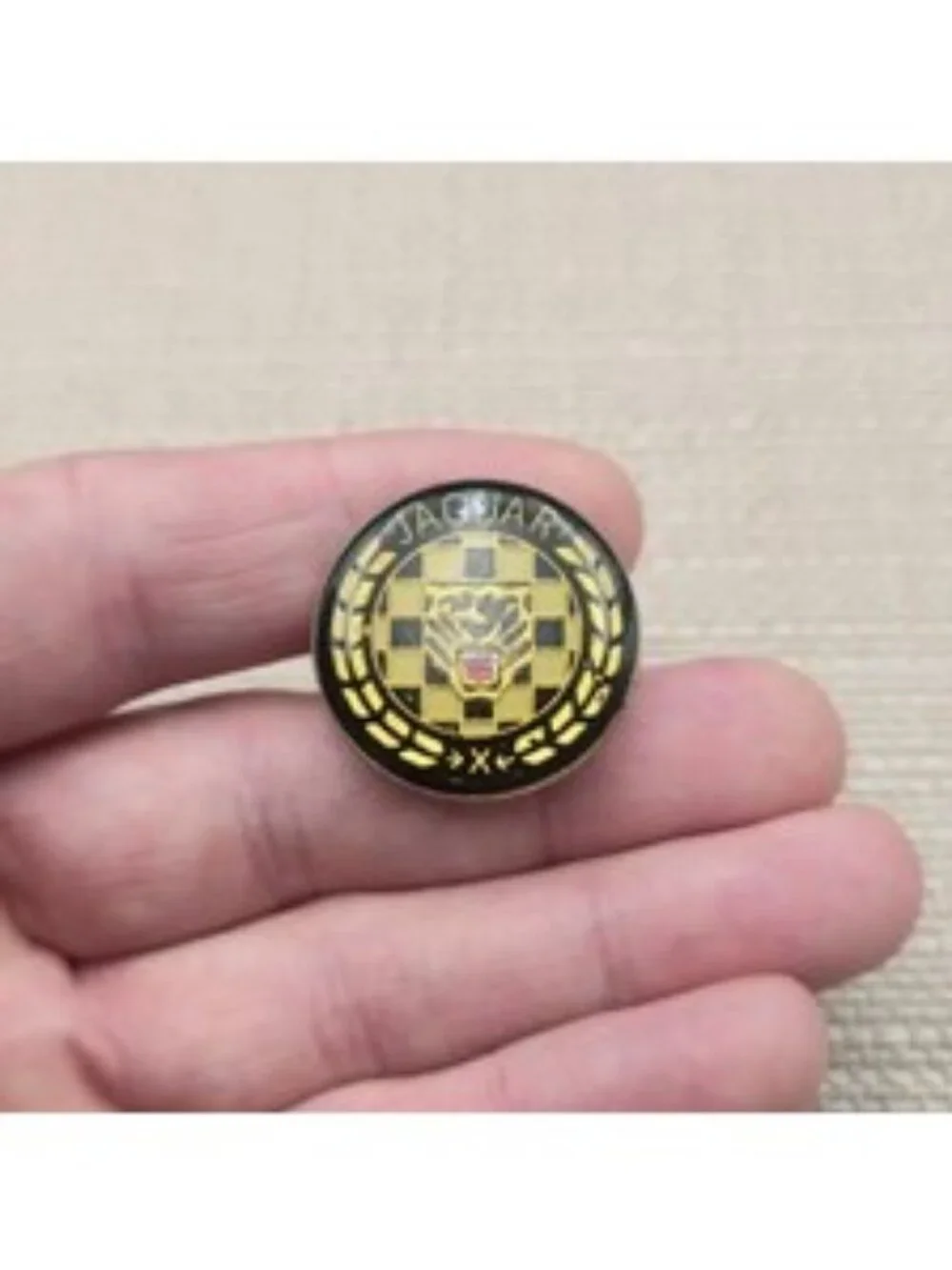Vintage Jaguar Car Logo Checked Pattern Laurel Wreath Lapel Pin A8343